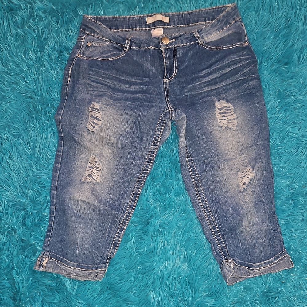 No Boundaries Distressed Blue Cropped Jeans
